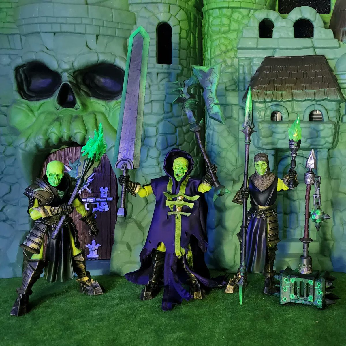 dadastoys's tweet photo. #scaphoids #flourecent #Armory #mythiclegions #castlegrayskull #grayskull #MastersOfTheUniverse #motu #skeletor https://t.co/X1t0UJWfGz