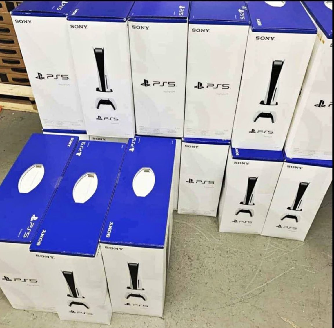 JermeyBarnes's tweet photo. Just Look At How Many Consoles We Have Down At The Shop🤩🤩 #PS5 #ps5 #PS5Share #ps5restock #PS5Drop #ps5us https://t.co/qZ7bx1WmQZ