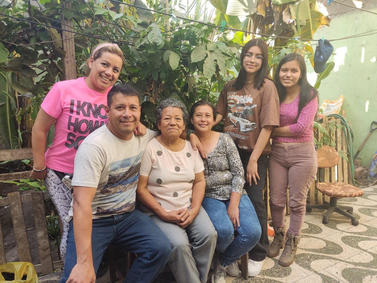 justo_nelson's tweet photo. Mi familia https://t.co/ju56J6RJ0n