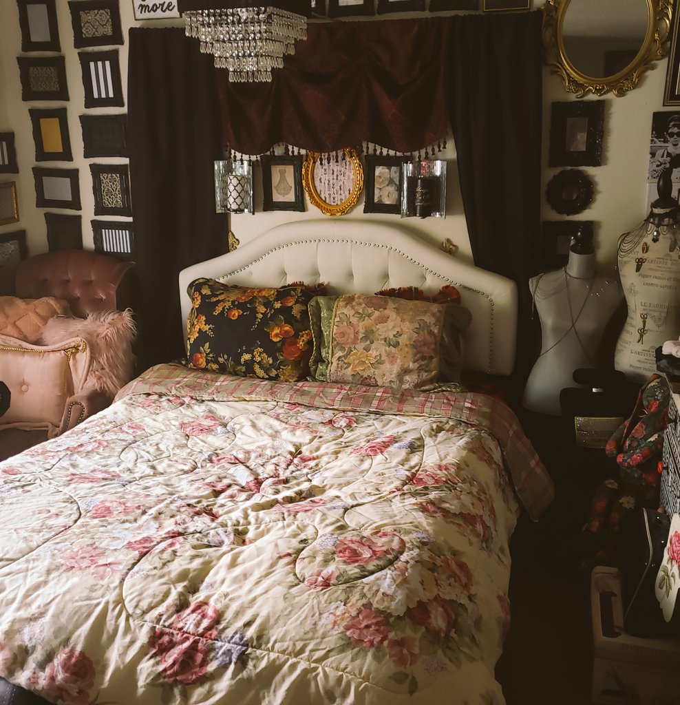 alyleadbeater's tweet photo. Love my new bedding so much!πΈ Such a sucker for florals. #grandmastyle #oldsoul πΈπΌπ΅π» https://t.co/G55jhkszvC