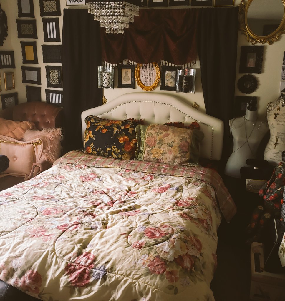 alyleadbeater's tweet photo. Love my new bedding so much!πΈ Such a sucker for florals. #grandmastyle #oldsoul πΈπΌπ΅π» https://t.co/G55jhkszvC