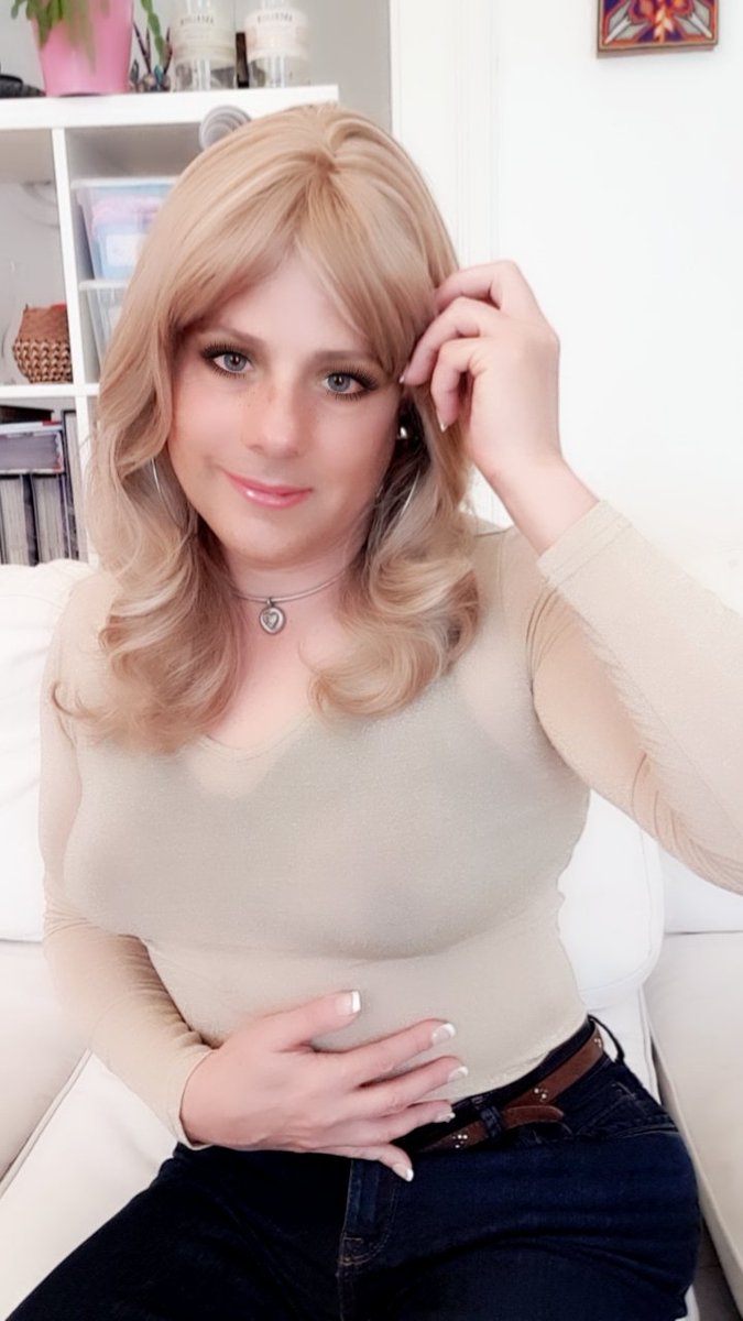 rossi_tg's tweet photo. Vintage golden top (maybe 90s?) and trousers from @ca_europe ❤ Besitos! #tgirl #vintage #Retro #fashion #LGBTQ #genderfluid https://t.co/MNaZROKCVT