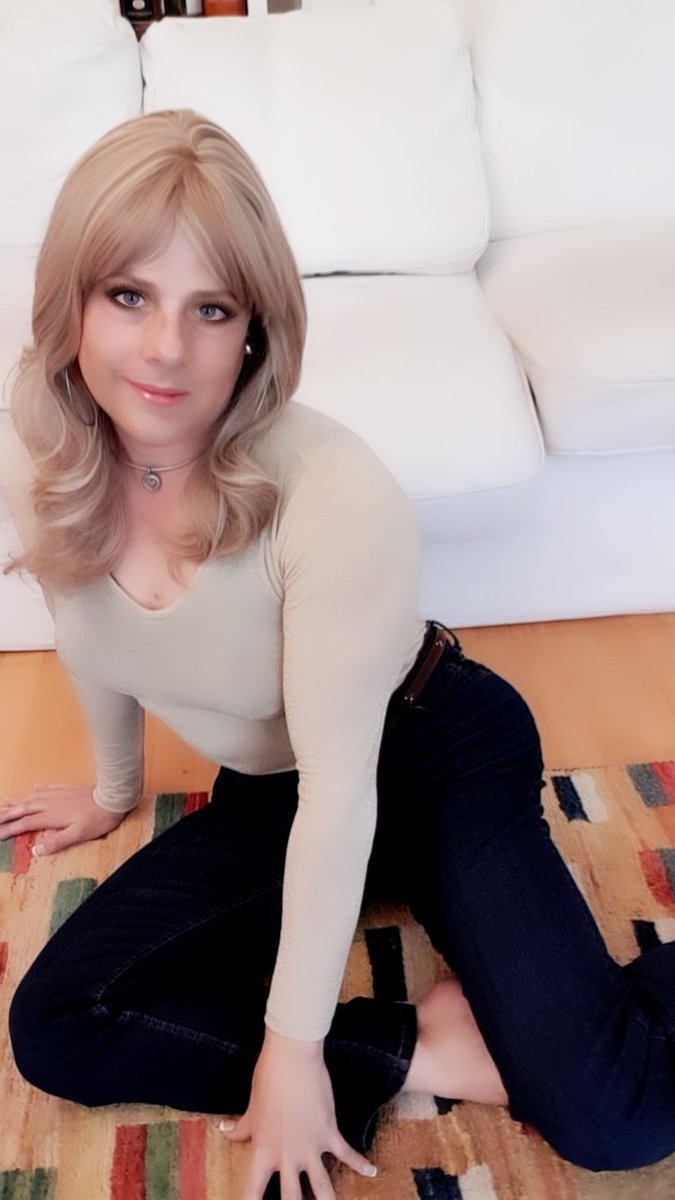 rossi_tg's tweet photo. Vintage golden top (maybe 90s?) and trousers from @ca_europe ❤ Besitos! #tgirl #vintage #Retro #fashion #LGBTQ #genderfluid https://t.co/MNaZROKCVT