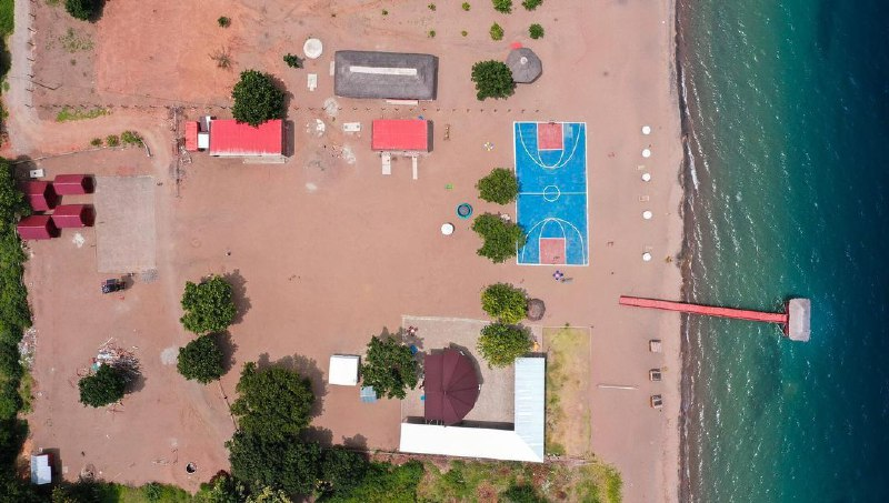 hadestays's tweet photo. Lake Phoenix Hotel standing on the shores of Lake Nyasa in Mbeya, Tanzania has a basketball court.
#Hadehotels #Mbeya #basketball #nba #travel https://t.co/xfgUIkMwFn