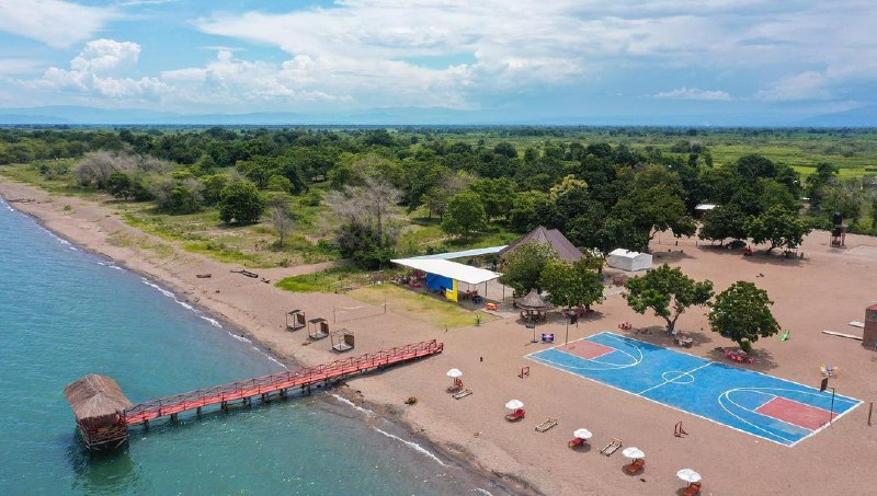 hadestays's tweet photo. Lake Phoenix Hotel standing on the shores of Lake Nyasa in Mbeya, Tanzania has a basketball court.
#Hadehotels #Mbeya #basketball #nba #travel https://t.co/xfgUIkMwFn