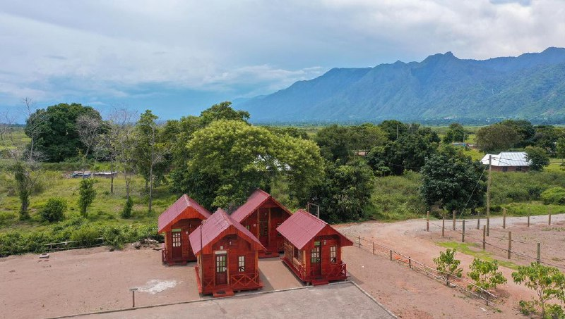 hadestays's tweet photo. Lake Phoenix Hotel standing on the shores of Lake Nyasa in Mbeya, Tanzania has a basketball court.
#Hadehotels #Mbeya #basketball #nba #travel https://t.co/xfgUIkMwFn