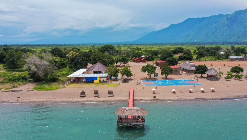 hadestays's tweet photo. Lake Phoenix Hotel standing on the shores of Lake Nyasa in Mbeya, Tanzania has a basketball court.
#Hadehotels #Mbeya #basketball #nba #travel https://t.co/xfgUIkMwFn