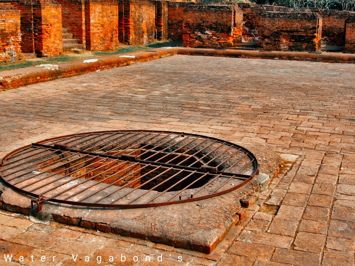 Watervagabond's tweet photo. Finally excavated photos of this water marvel nestled in the ruins of #Nalanda university (b/w 5-12 century AD) from my library. The then prevalence of #dugwell is indicative of its potentialities & resilience. Do not miss this fascinating heptagon-shaped dugwell. Why this shape? https://t.co/7WUkxldFYF