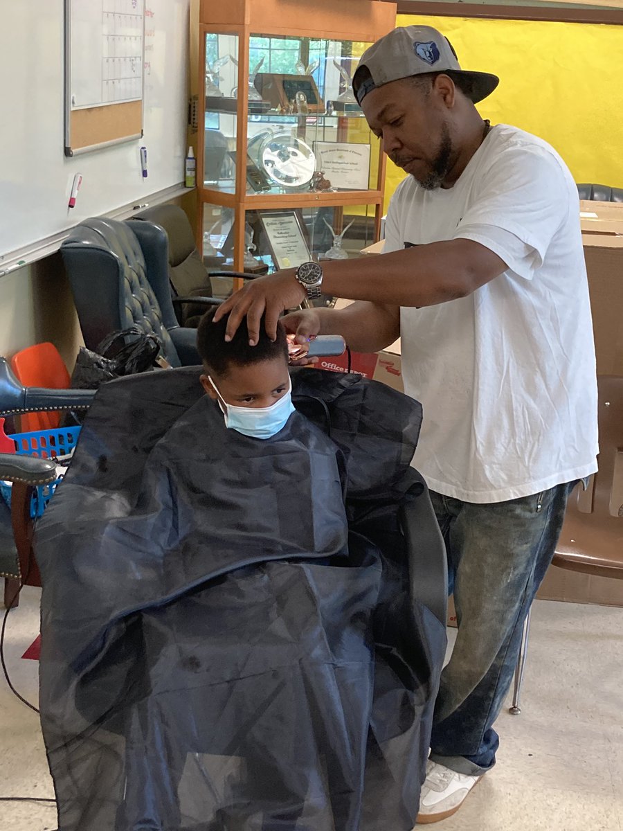 Free haircuts today by Mr. Roman Williams 💈