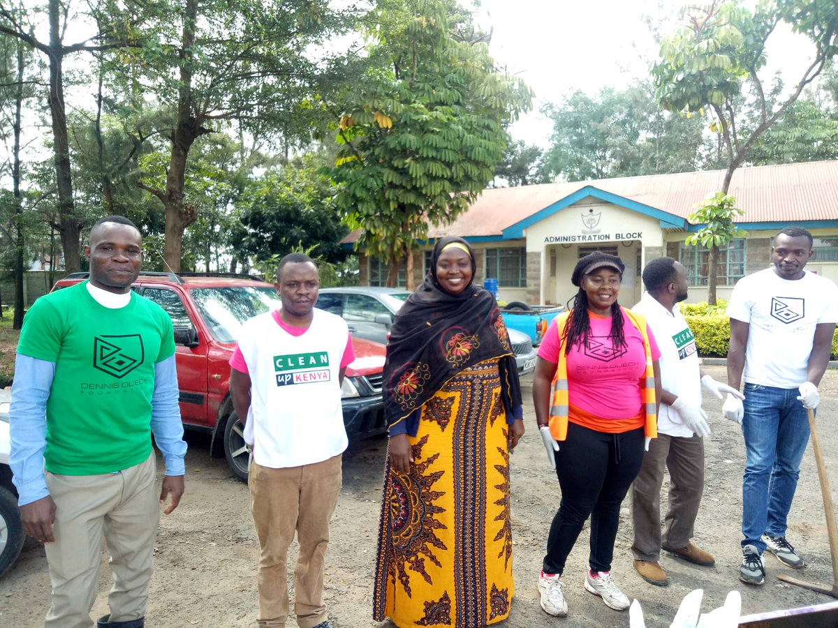 Sustainable future depends on today's action. Clean up Kenya,  Dennis Oliech foundation and Mazingira women. <a href="/Environment_Ke/">Ministry of Environment, Climate Change & Forestry</a> <a href="/NMS_Kenya/">Nairobi Metropolitan Services, NMS</a> <a href="/UNEP/">UN Environment Programme</a> 
#climatecrisis 
#ClimateAction