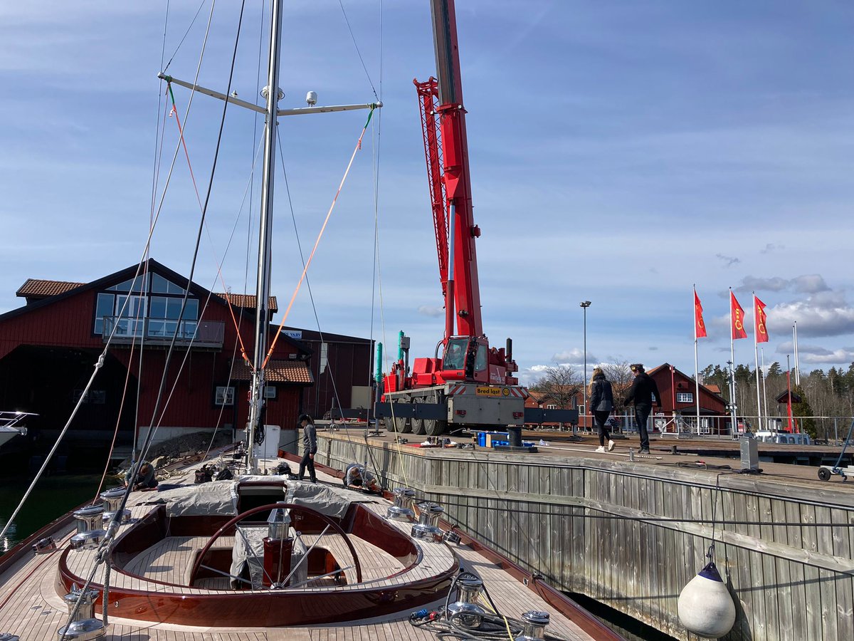 RSBRigging's tweet photo. Mark has been back in Sweden to step 2007 built Spirit Yacht 100, S/Y Gaia... It's always a challenge to beat the weather but the step was timed and organised perfectly... Great work.

#spirityachts | #superyacht | #yacht | #sailing | #sailingyachts | #rigstep | #gaia | https://t.co/MsOgrI66Bk