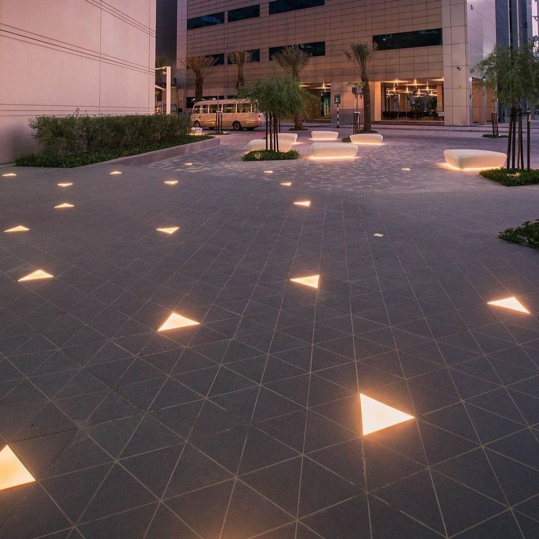 Awesome lighting at Khalifa University in Abu Dhabi.⁣
⁣Designed by: #UMAYA Lighting.⁣
#AbuDhabi  #architecture #educationalbuildings  #urbandesign   #arch2o #arch2o_magazine