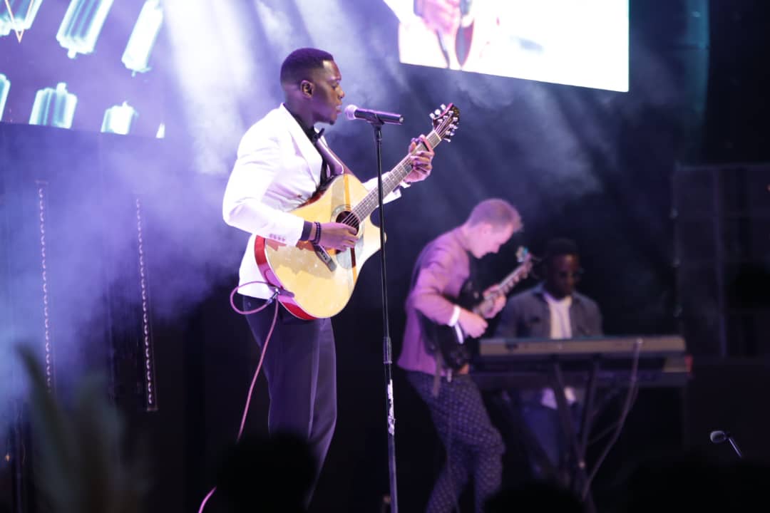It was an electrifying performance from the mwoyo Throne Worship crew at the 3rd edition of Vine Awards
Cc:<a href="/Sandra_Suubi/">@SandraSuubi</a>
<a href="/BenjiKasule/">A Benji😎</a>
<a href="/RachelNamubiru/">Rachel Namubiru Music</a>
&amp;
<a href="/IvanTIT1/">Ivan T.i.T</a>
Not only talented but also anointed
#VineAwards22
#MwoyoThrone