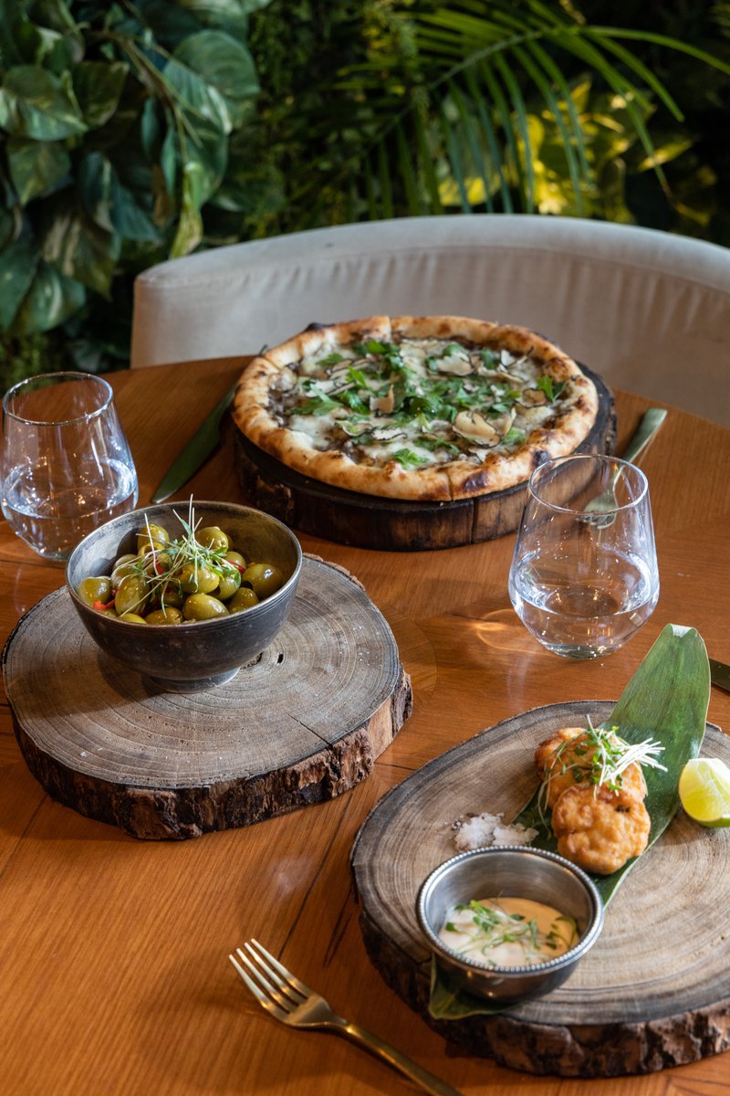 bluewaters_dxb's tweet photo. Discover the art of mixology under the guidance of a tried and tested expert at The London Project. 

#AllThingsFood #TheLondonProject #DubaiFoodFestival #Dubai https://t.co/4tOy6ItKr3