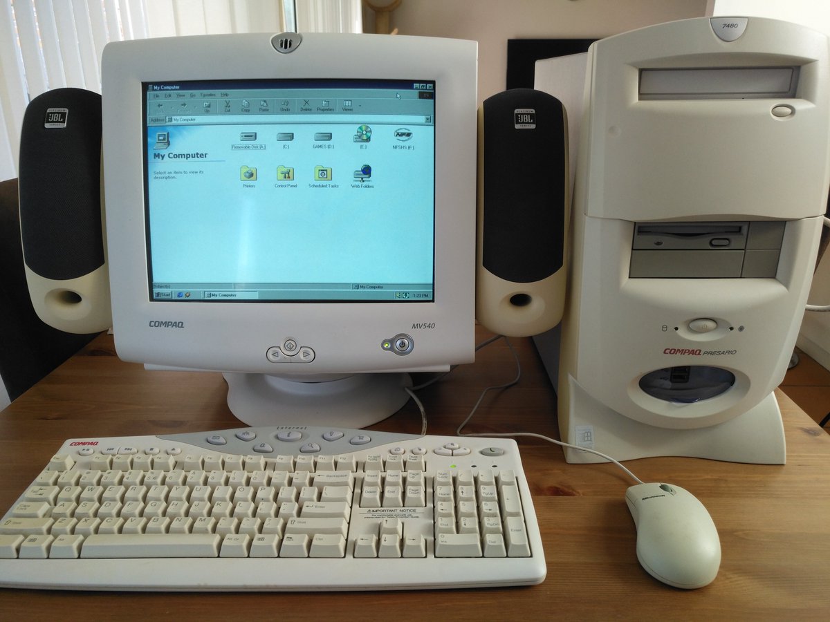 MotoringBox's tweet photo. @YSSMAN They were packaged in with a Compaq Presario I had back in '98. Similar model to this one which I currently own. Also wearing a pair of JBL's 👌 Back when a Pentium II 400mhz and 16MB of ram was a pretty kick-ass machine. https://t.co/QIz3vCUTRY
