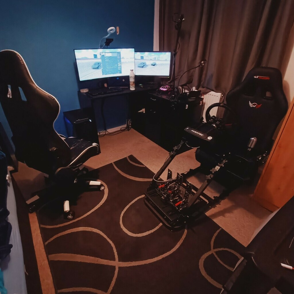 BarrelRollersTV's tweet photo. FluxOhHai got hes room set up with the new Rig! Looking amazing!
#game #gaming #gamer #pcgaming #pcgamer #gametime #gameplay #simracing #simracingrig #racingsim #racingsimulator #pcgaming #worldwide #collection #thebarrelrollers #fanatec #nextlevelracing #logitech #microsof… https://t.co/huTPDSaVu8