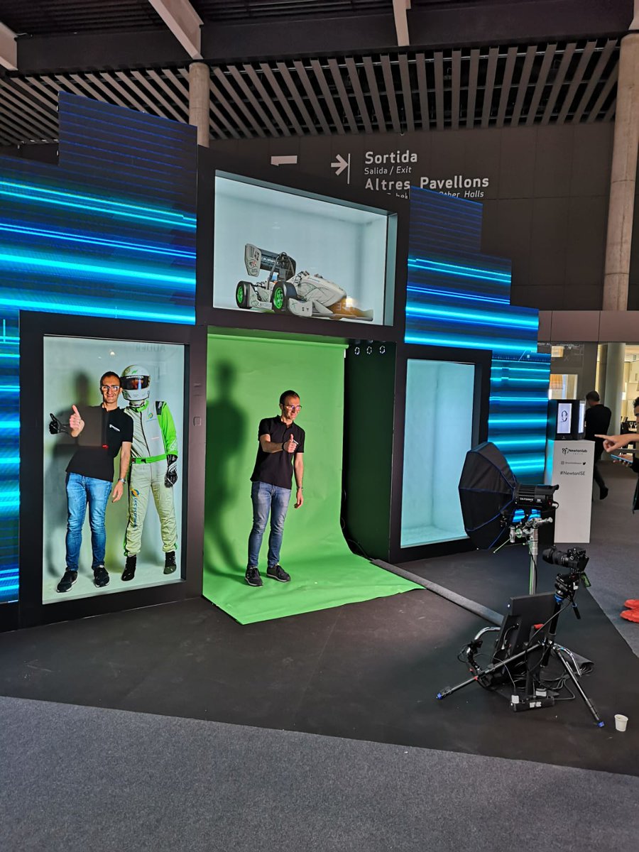 albertcuestam's tweet photo. 💡🌐 Hologramas para diseñar un coche o asistirnos, Big Data para controlar el tráfico y Realidad Aumentada para interactuar con las estrellas del deporte.

La transformación en la industria, cada vez más inteligente, conectada y automatizada es palpable en el  #IoTSW2022 https://t.co/PqNGss0Rhq