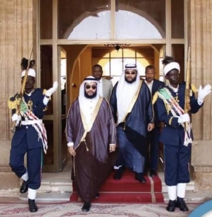 Corruption.Those in Saudi dress are Sudanese who deceive Saudi officials and meet a Sudanese official at the top of the country.