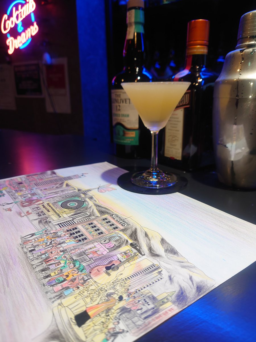 SportsMusicBar1's tweet photo. ライセンスドラムのサイレントサードは爽やかで飲みやすいのにアルコール高めです❗お気をつけて🍸✨
#GlenLivet
#Whisky
#Scoth
#Cointreau
#SilentThird
#Cocktail
#Bar44 https://t.co/mVqx0BNLlT