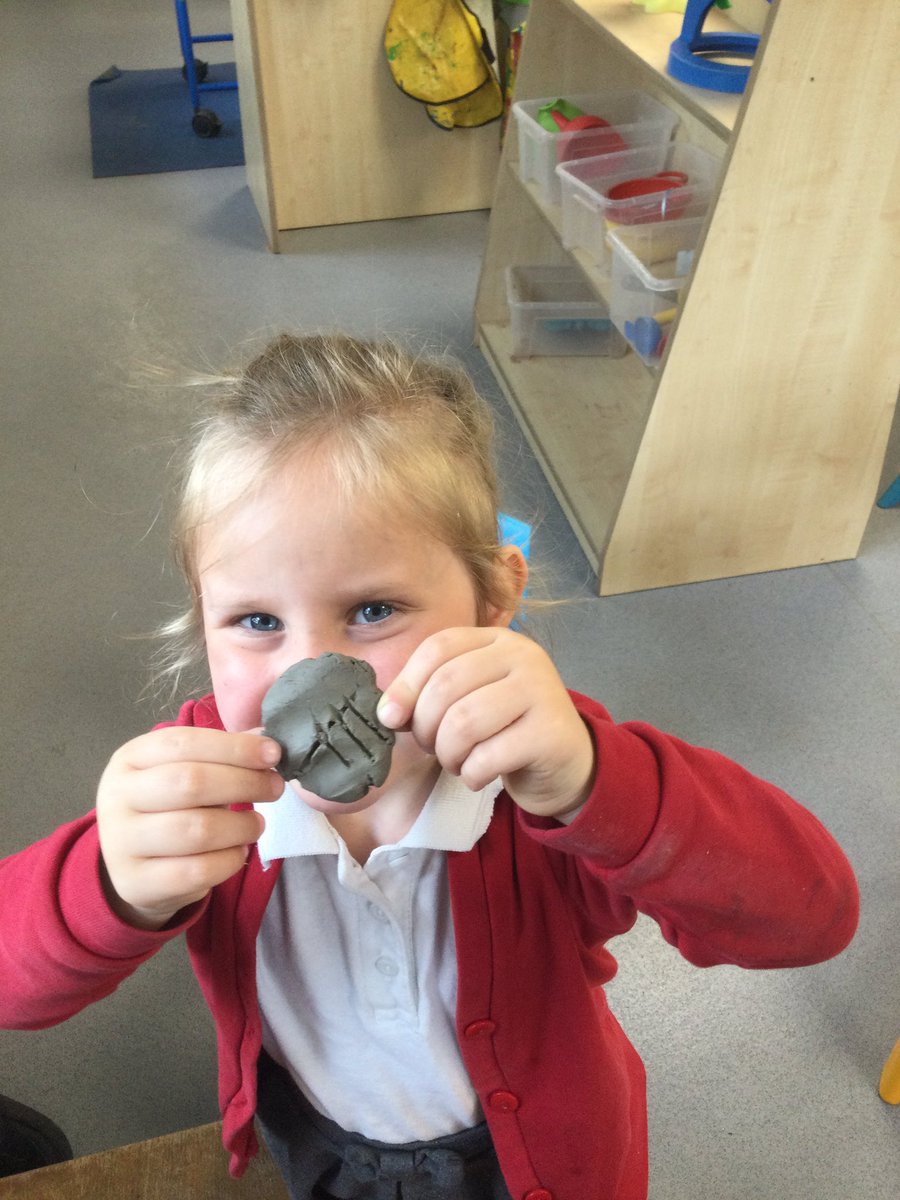 MD_Nursery's tweet photo. Spot the superstar! E practiced her name with an adult then went and carved it into some clay! She said ‘I have made a fossil!’ #MDScience #MDWriting @MillDamSchool https://t.co/MVp9PyuVmC