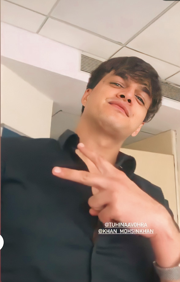 Cutest munchkin❤✨

Hottie in black &amp; messy hairs🖤🔥

#MohsinKhan #MoMinions @momo_mohsin