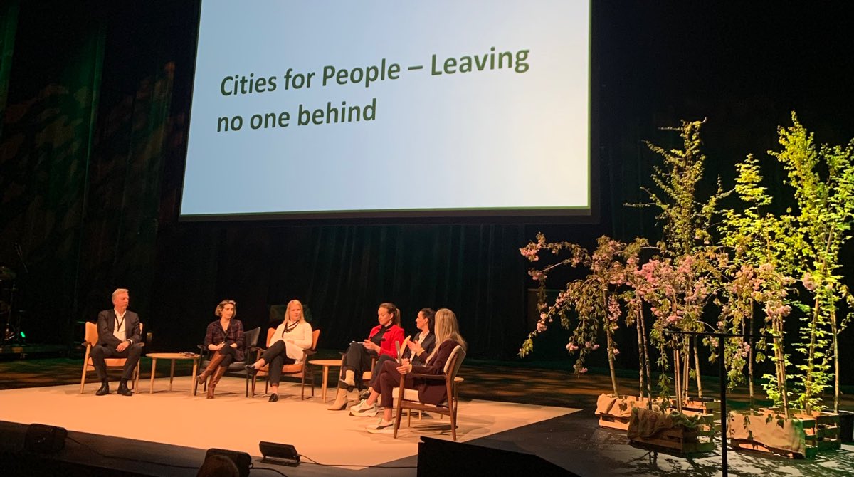 Panel debates touches upon sensitive topics. For instance, while there is no absolute poverty in Norway there is a relative poverty - children living in low-income families. @nordicedgeexpo #SmartCities #stavanger @smartbyen