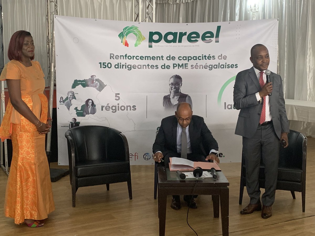 Pareel_sn's tweet photo. Live | Événement de clôture #Pareel

Signature de l’accord de partenariat entre @EcobankSenegal et @Deloitte par Monsieur Sahid Yallou, Directeur Général de Ecobank et Monsieur Marc-Fadel Alexandrenne, Managing Partner de Deloitte #Sénégal. 

#WomensEconomicEmpowerment https://t.co/WthmGTaA4o