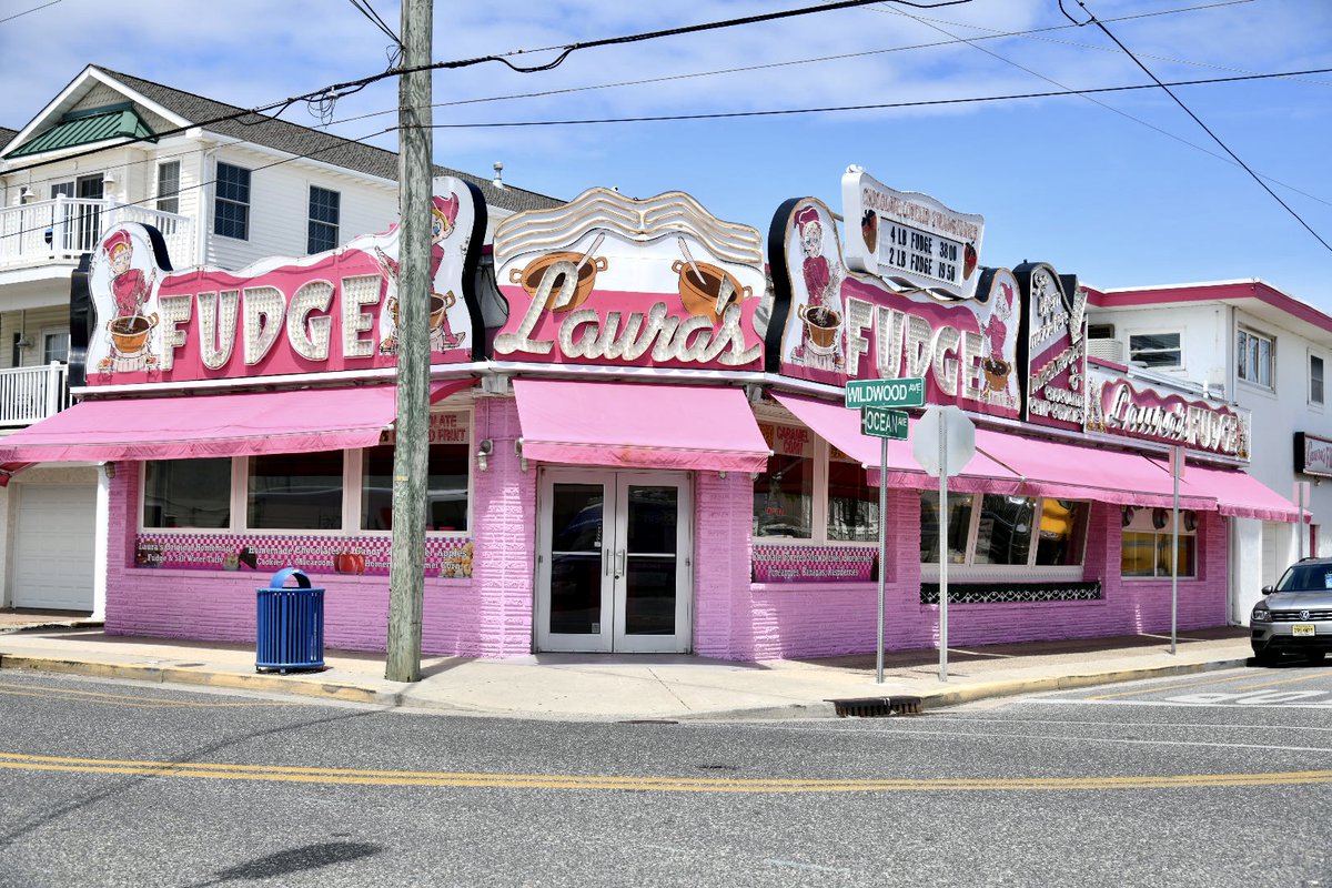 DoWildwoodNJ's tweet photo. Laura's fudge is made fresh daily! 🤤🍫

#DOOWW #DOOWildwood #wildwoodnj #wwnj #laurasfudge #jerseyshore #sweettooth #homemadefudge #njfudge #downtownwildwood https://t.co/IRgNyYeIsK