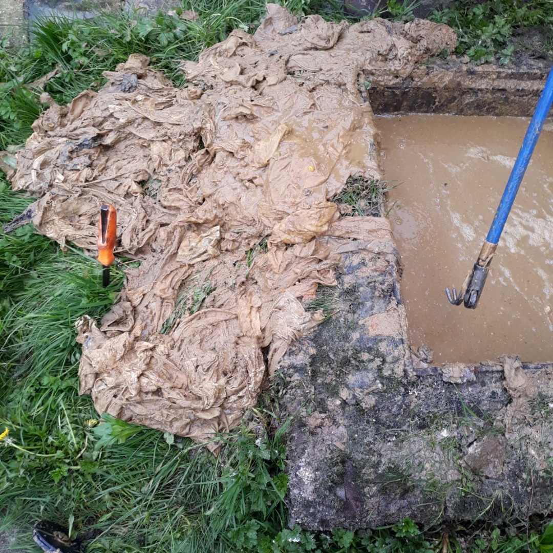 DwrCymru's tweet photo. Flushing wipes can cause blocked pipes and drains 😪

Please help us help us tackle this huge problem by making small changes to the way you dispose of wet wipes.

For more information on how you can stop the block, visit: https://t.co/1SVaf7qsXy https://t.co/1Ll1qRXPlk