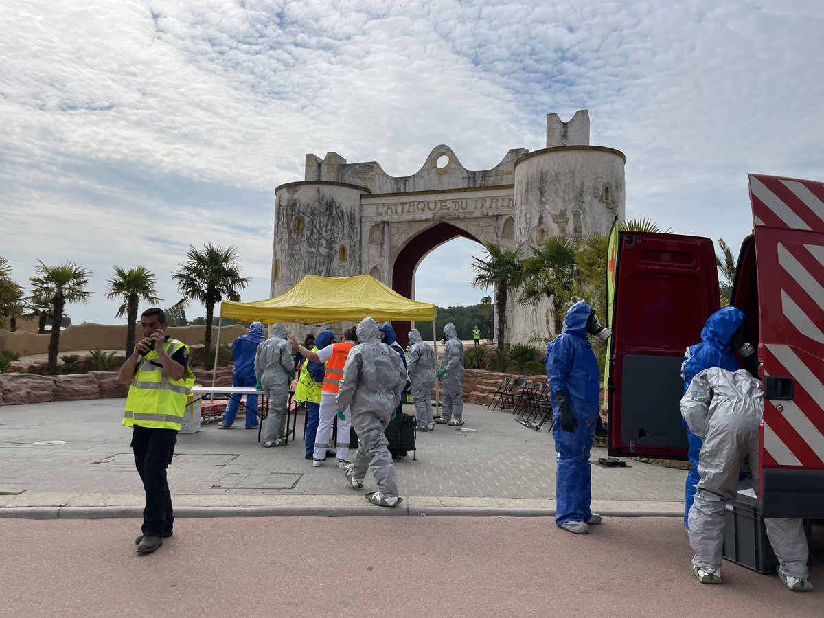 Prefet60's tweet photo. Un entraînement de sécurité civile se tient aujourd’hui à la #MerDeSable à #Ermenonville : ces entraînements réguliers permettent aux services de l’Etat de mieux faire face aux différentes crises susceptibles de survenir sur la zone https://t.co/HWf2JMJTWK