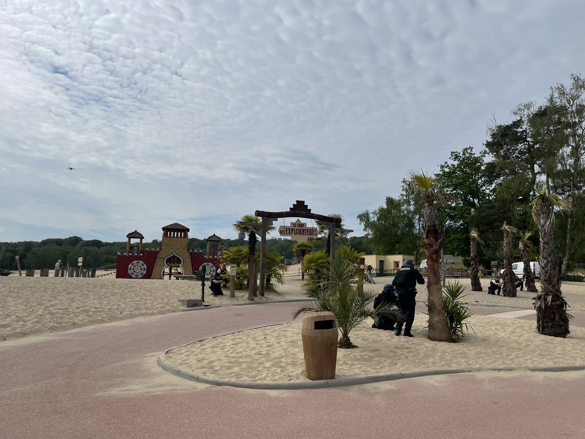 Prefet60's tweet photo. Un entraînement de sécurité civile se tient aujourd’hui à la #MerDeSable à #Ermenonville : ces entraînements réguliers permettent aux services de l’Etat de mieux faire face aux différentes crises susceptibles de survenir sur la zone https://t.co/HWf2JMJTWK