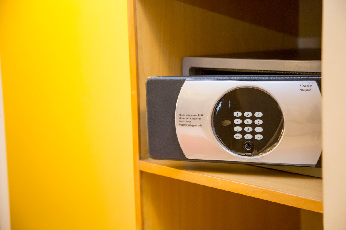 MetropoleHotel2's tweet photo. A hotel that offers you a homely feel yet far from home!
Metropole hotel has gotten you covered with the best-accommodating amenities.
Stay with us. 
#Metropole #Hotel #Experience #Kampala #Comfort https://t.co/U9eflhrZ04