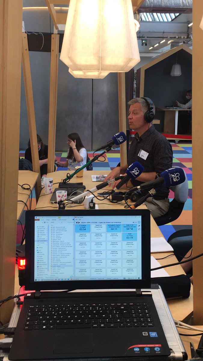 hduvialard's tweet photo. En direct des #AssisesDuJournalisme de #Tours avec @DavidGroison de #BayardPresse #EMI #journalismescolaire Classe presse Collège #Commynes #Tours https://t.co/3cq4yybgYh