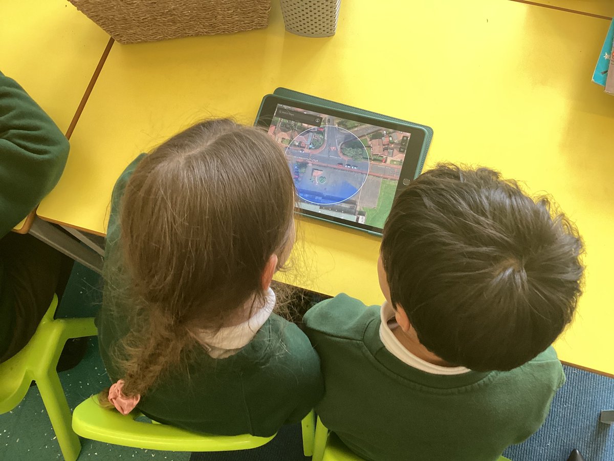Mrs_LUnderWood's tweet photo. Year 2 have been using digital maps to locate our school and discuss what we can see surrounding it. We switched to satellite maps and could how many buildings there was. We also noticed roads, trees, playgrounds, parks and much more.
#edutwitter #ipadsforlearning #map #localarea https://t.co/iFgY2TTBBZ