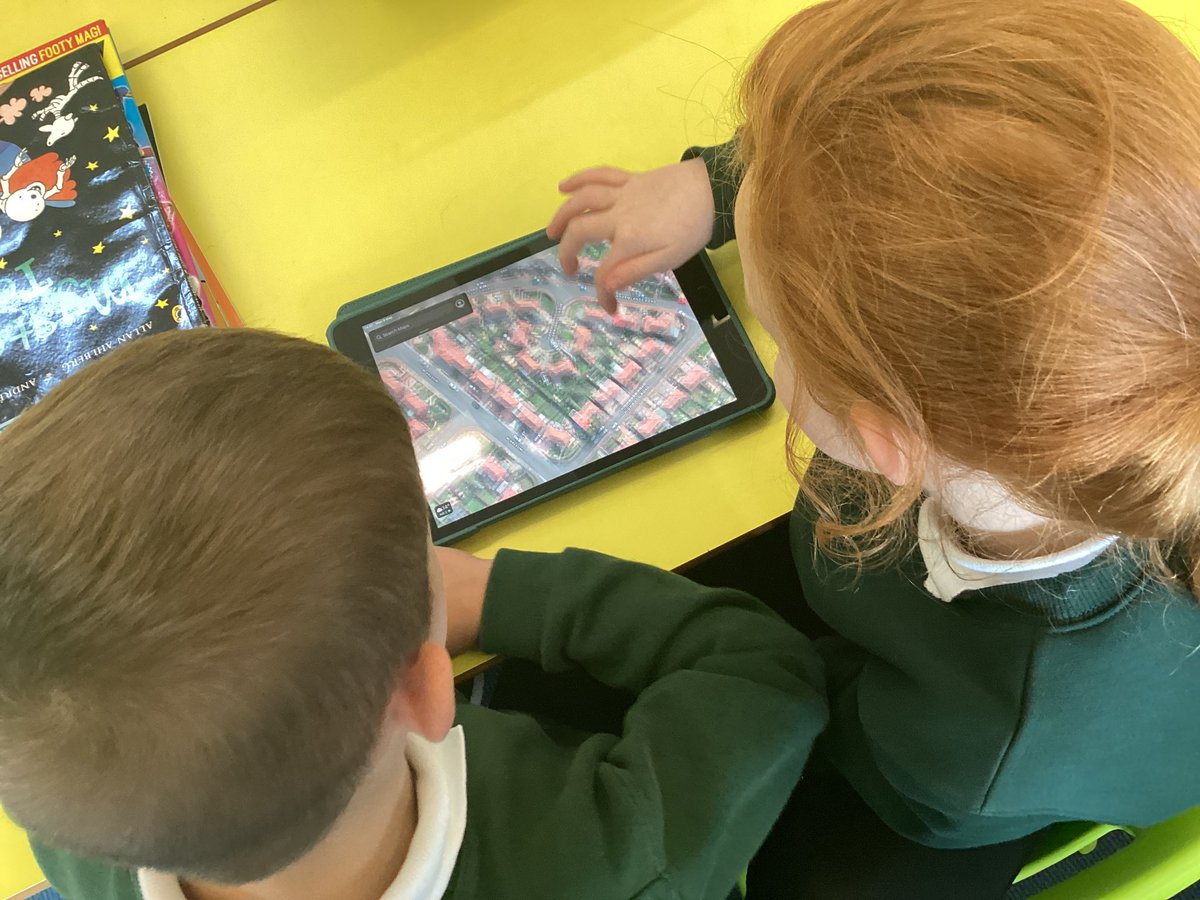 Mrs_LUnderWood's tweet photo. Year 2 have been using digital maps to locate our school and discuss what we can see surrounding it. We switched to satellite maps and could how many buildings there was. We also noticed roads, trees, playgrounds, parks and much more.
#edutwitter #ipadsforlearning #map #localarea https://t.co/iFgY2TTBBZ
