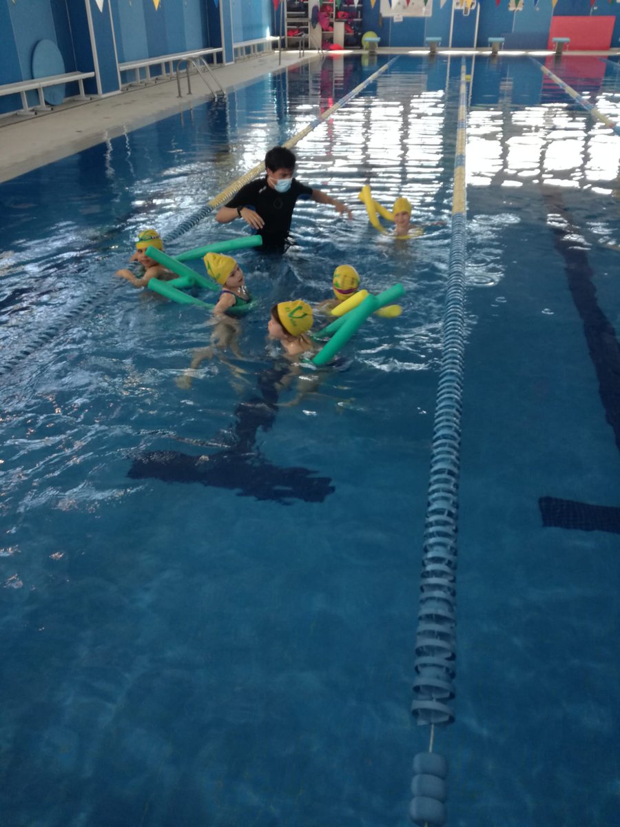 ColegiosElValle's tweet photo. Para estos días #calurosos🥵 lo mejor es... ¡Un buen #chapuzón! 🏊♀️
#ColegiosElValle #Piscina #EducaciónInfantil #2INF #SCH #ElValle https://t.co/5opeamyugb