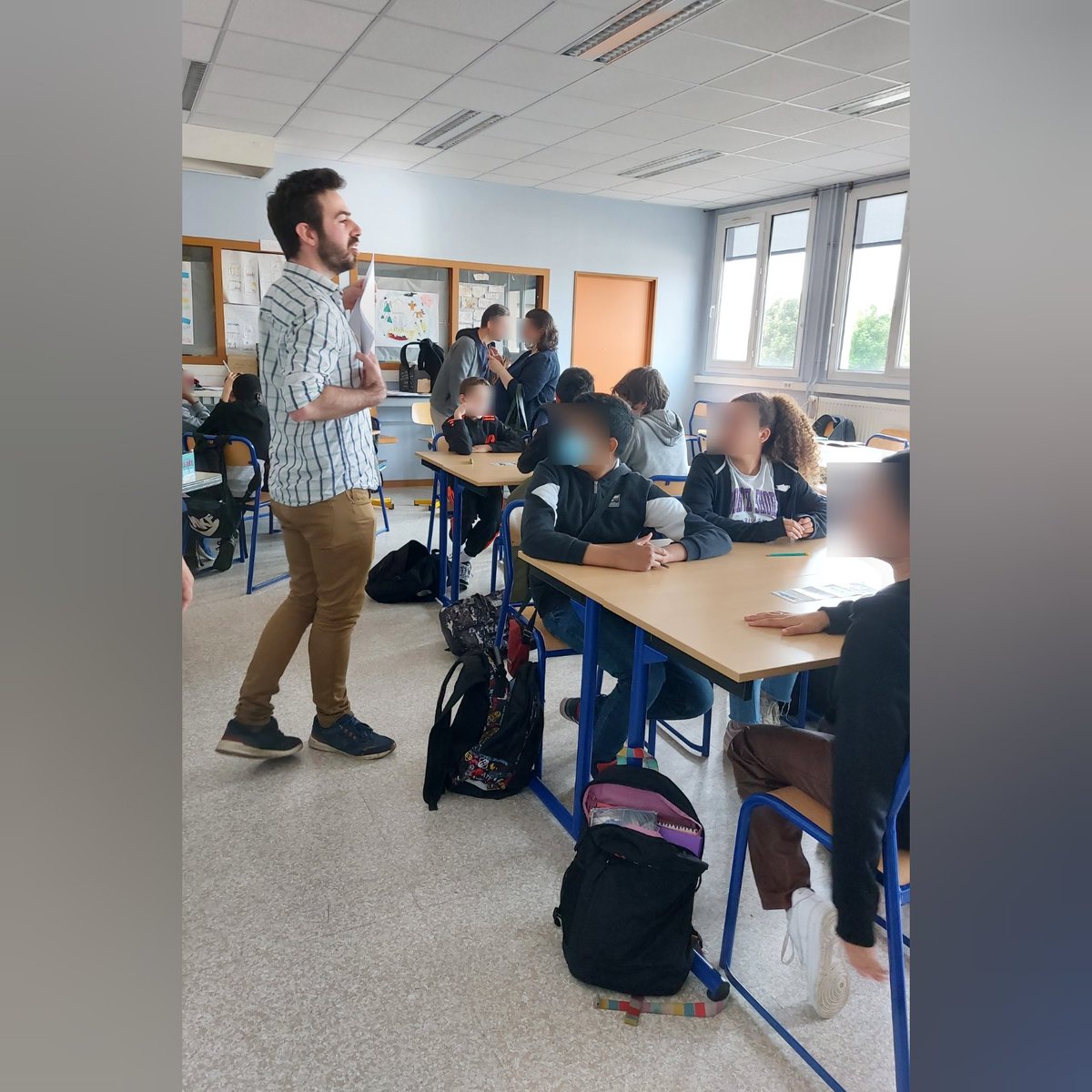 #EOS empathic Open School avec les délégations Erasmus +.
Au <a href="/clgafr60/">Collège Anatole France Montataire</a>.
Observation en classe (anglais, français collège et découverte des SES) des outils PEER "Jigsaw", "Blind trio" et "Placemate". 
#coopération #écoute #partage
#pédagogie #empathie
<a href="/AcAmiens/">Académie d'Amiens</a> <a href="/DSDEN60/">DSDEN de l'OISE</a> @canope_60