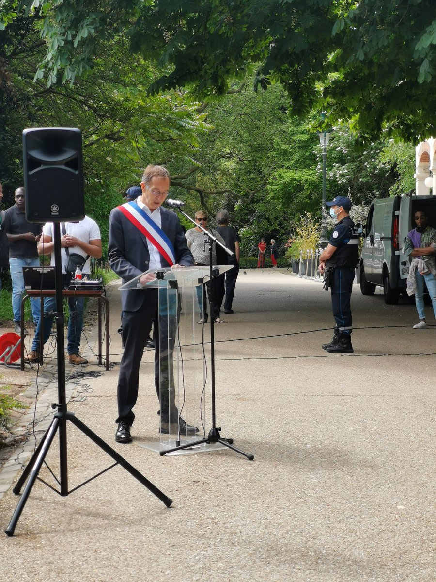 ArtKDiff's tweet photo. Je suis ravie d'avoir coordonnée l'intervention artistique de la Compagnie Afro-Ka'Danse pour la cérémonie commémorative du 10 mai de la mairie du 19e. @FrancoisDagnaud @mahorchiche @HalimaJemni @Fr_Bechieau @marielaurencefl #moisdesmémoires #devoirdememoire #commemoration https://t.co/PM5ZYxRc9n