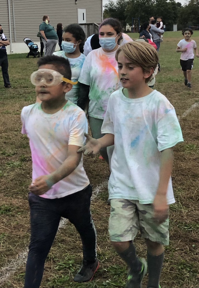PhillipsAveElem's tweet photo. It  is a great day for our Color Run.   Thanks to the PE Coaches, PTO and Staff for all your help.  I can’t wait to see you later. https://t.co/0apuMOqlHL