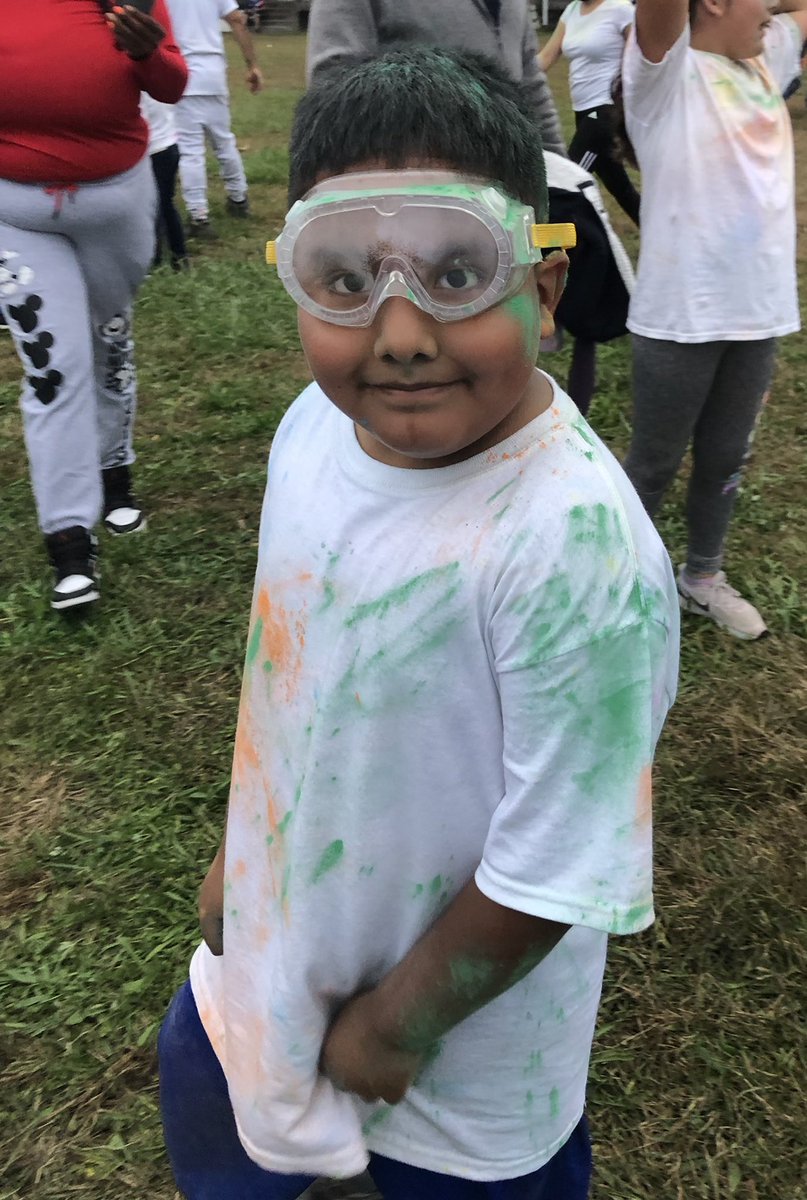 PhillipsAveElem's tweet photo. It  is a great day for our Color Run.   Thanks to the PE Coaches, PTO and Staff for all your help.  I can’t wait to see you later. https://t.co/0apuMOqlHL