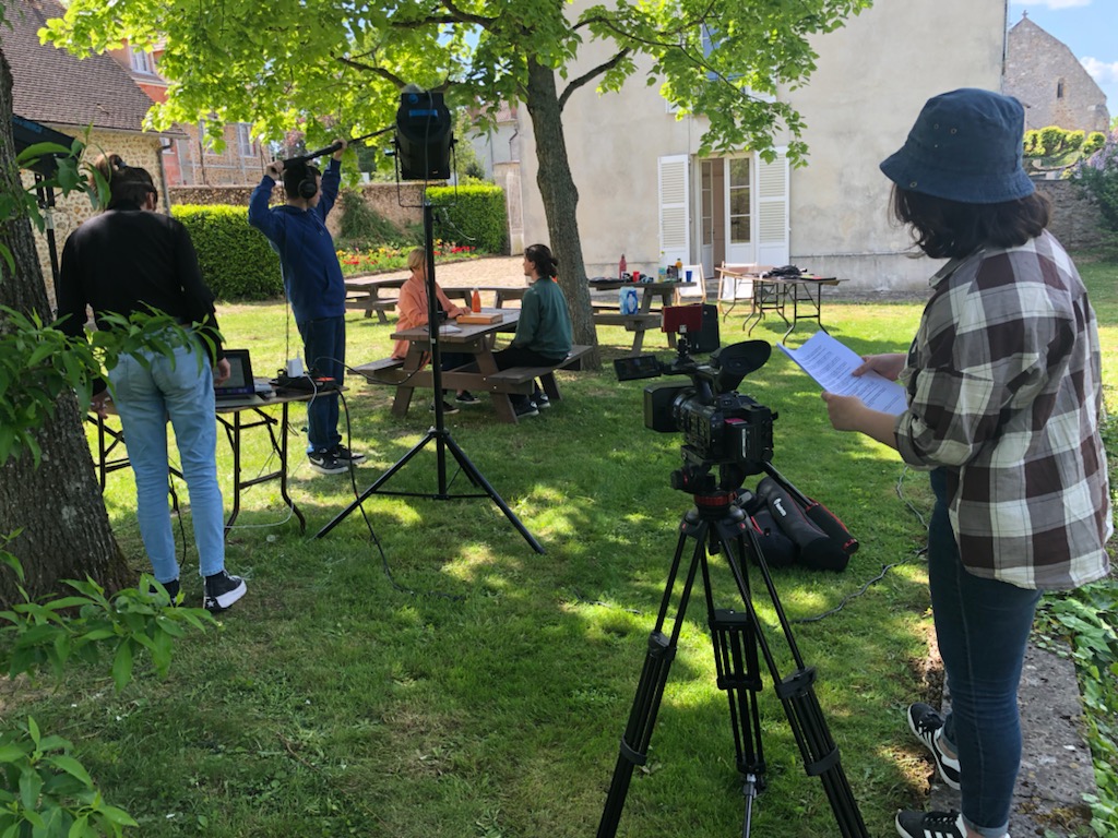 villemagny78's tweet photo. Vend., un tournage avait lieu à la Maison des Bonheur, à #Magny78. Les acteurs sont bien connus des Magnycois. Il s'agit d'Ulysse Reynaud, Magnycois, et de Virginie Camus intervenante "culture". Le film sera dévoilé le vend 9 sept, pour l'accueil des nouveaux habitants.
@3ISEcole https://t.co/g8KSbhYSrB