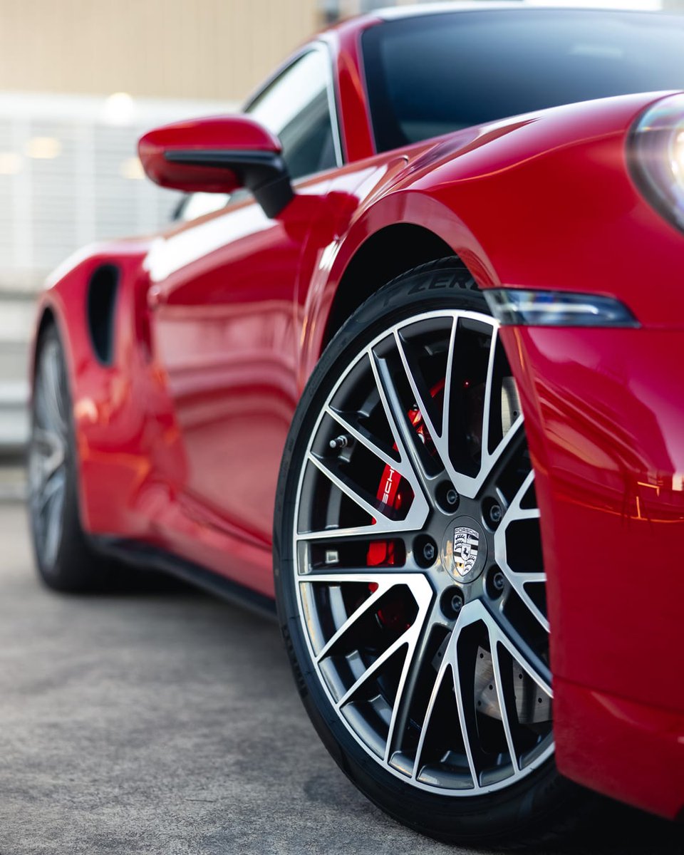PorscheBeirut's tweet photo. The new #911Turbo has a wider chassis and body. Steering precision has been enhanced with a wider front track (+42 millimetres) and new 20-inch 255/35 tyres.

Learn more:
https://t.co/rKE2zkWGPs
https://t.co/gE9j5fNlRY

#Porsche #992Turbo #Relentless #TurboTuesday #Lebanon https://t.co/JLwGg4sni6