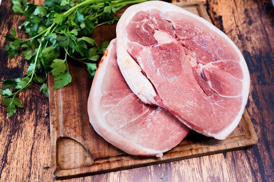MeatsGouda's tweet photo. *Buy Bulk *
*Save Money*💵💵
*Order from Home*
*Save the Hustle*
Farm fresh pork available $4.50/kg.
Absolute free delivery around Harare for 5kgs and above 
Call/App 0778604137 https://t.co/y9BhVs1Ox8