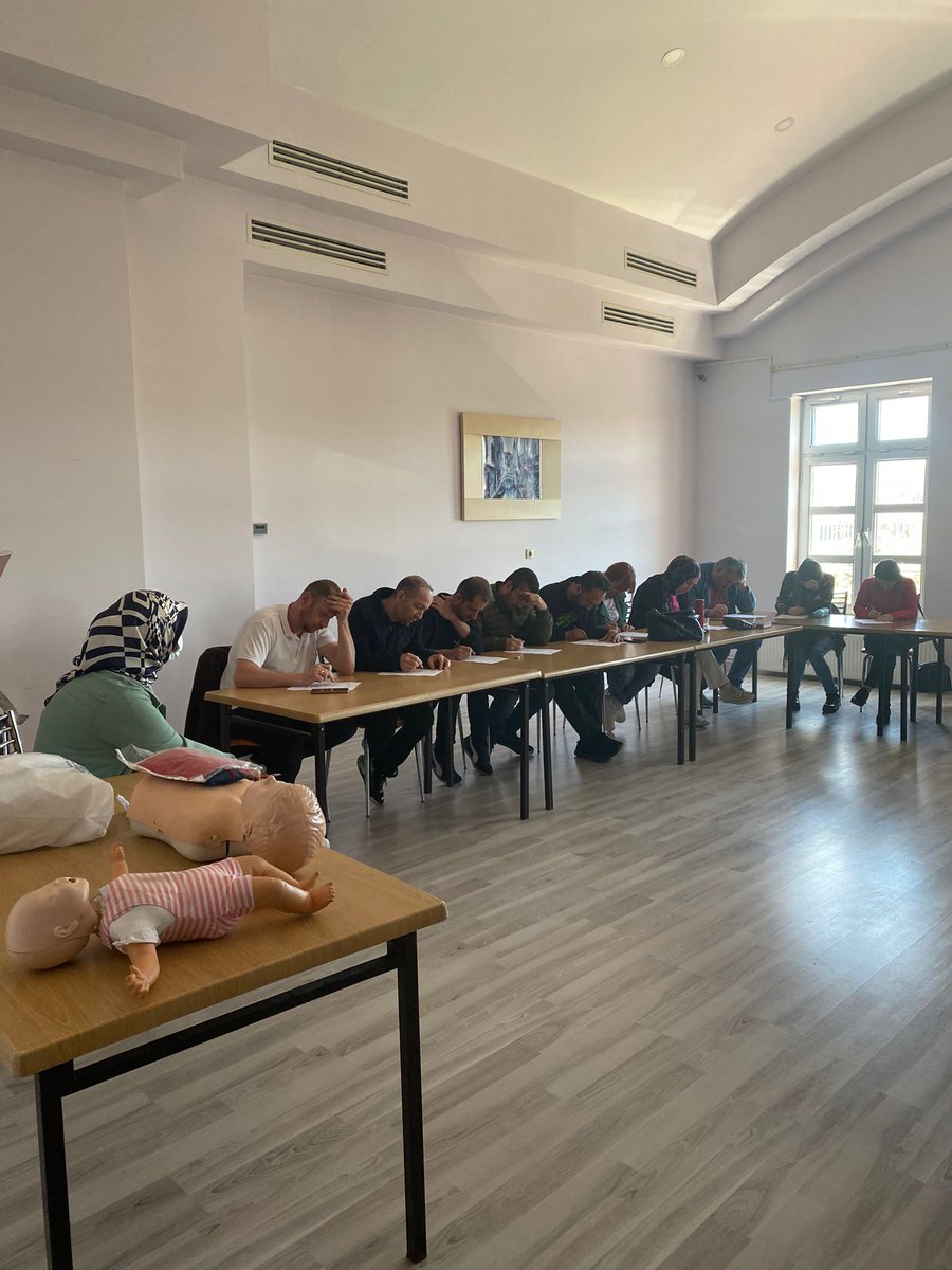 #dhgmakademi #görevimizilkyardım 
"Temel Eğitimde 10000 Okul" projesi kapsamındaki eğitimlerimiz eş zamanlı iki eğitim salonumuzda da devam etmektedir.
<a href="/OzilLevent/">Dr. Levent Özil🇹🇷🇹🇷🇹🇷</a> <a href="/ozkan_meb/">Özkan AVCI</a> <a href="/cemalunal_/">C.ÜNAL</a> <a href="/meb_dhgm/">Destek Hizmetleri Genel Müdürlüğü</a> <a href="/Corum19MEM/">Çorum İl Milli Eğitim Müdürlüğü</a>  <a href="/corumisgb/">Çorumisgb</a>