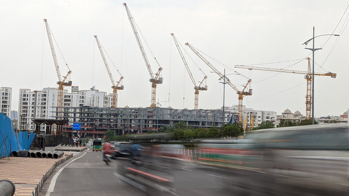 PendyalaRaghava's tweet photo. Cranes at work!
@HiHyderabad #Hyderabad #teampixel #googleindia #Pixel6 #motionmode #longexposure https://t.co/bSFcaCNcfS