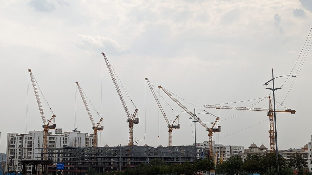 PendyalaRaghava's tweet photo. Cranes at work!
@HiHyderabad #Hyderabad #teampixel #googleindia #Pixel6 #motionmode #longexposure https://t.co/bSFcaCNcfS