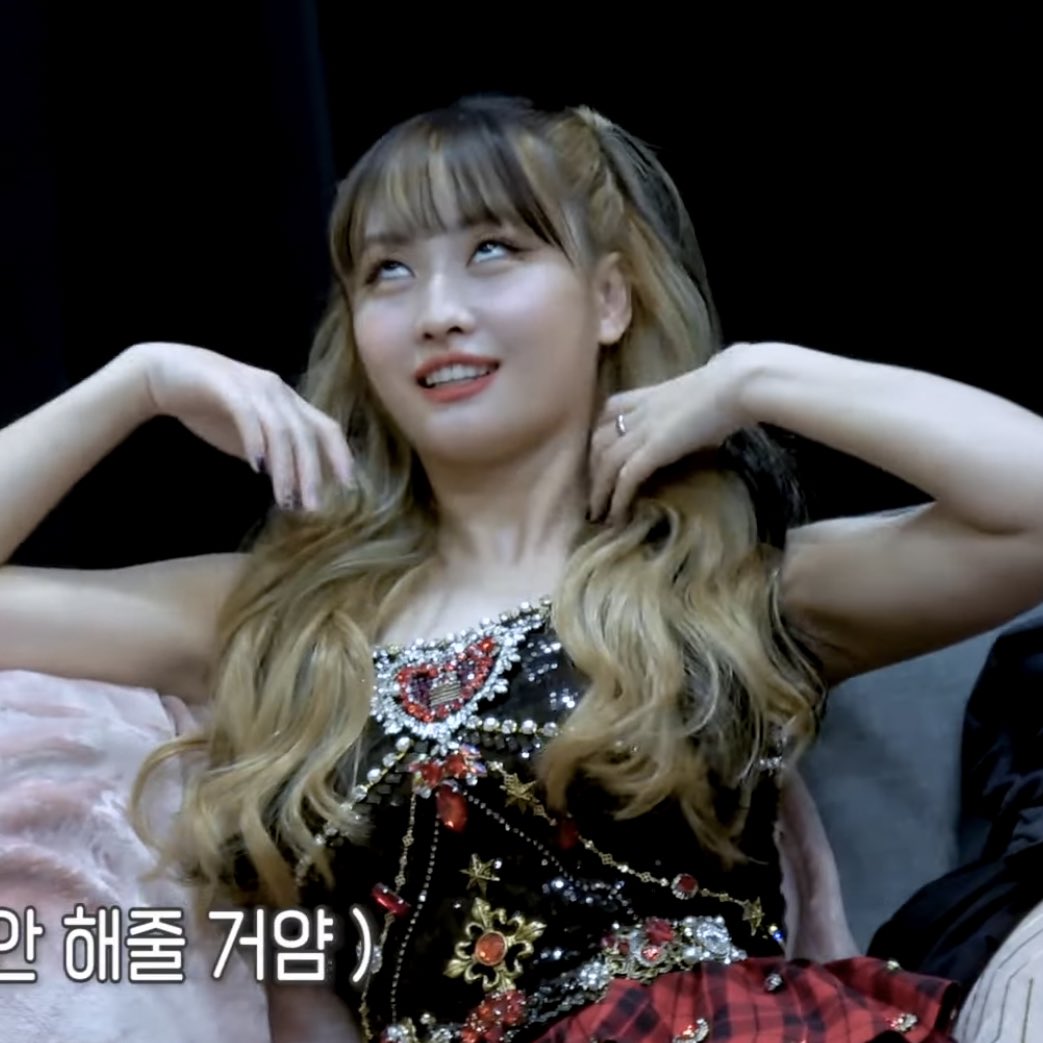 bestgirlmomo's tweet photo. momo's four different moods 🥰 #MOMO https://t.co/poGYUey65h
