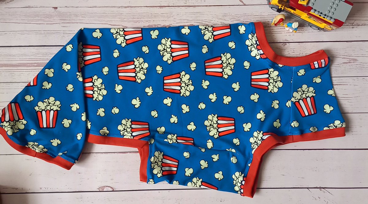 BrackenAndPaws's tweet photo. New designs in the shop today. May  I present Pupcorn 🍿 and Sushi 🍣 
Both available made to measure 🪡🧵
#BrackenAndPaws 
https://t.co/xniJOTNHzW https://t.co/wfsaT04Qif