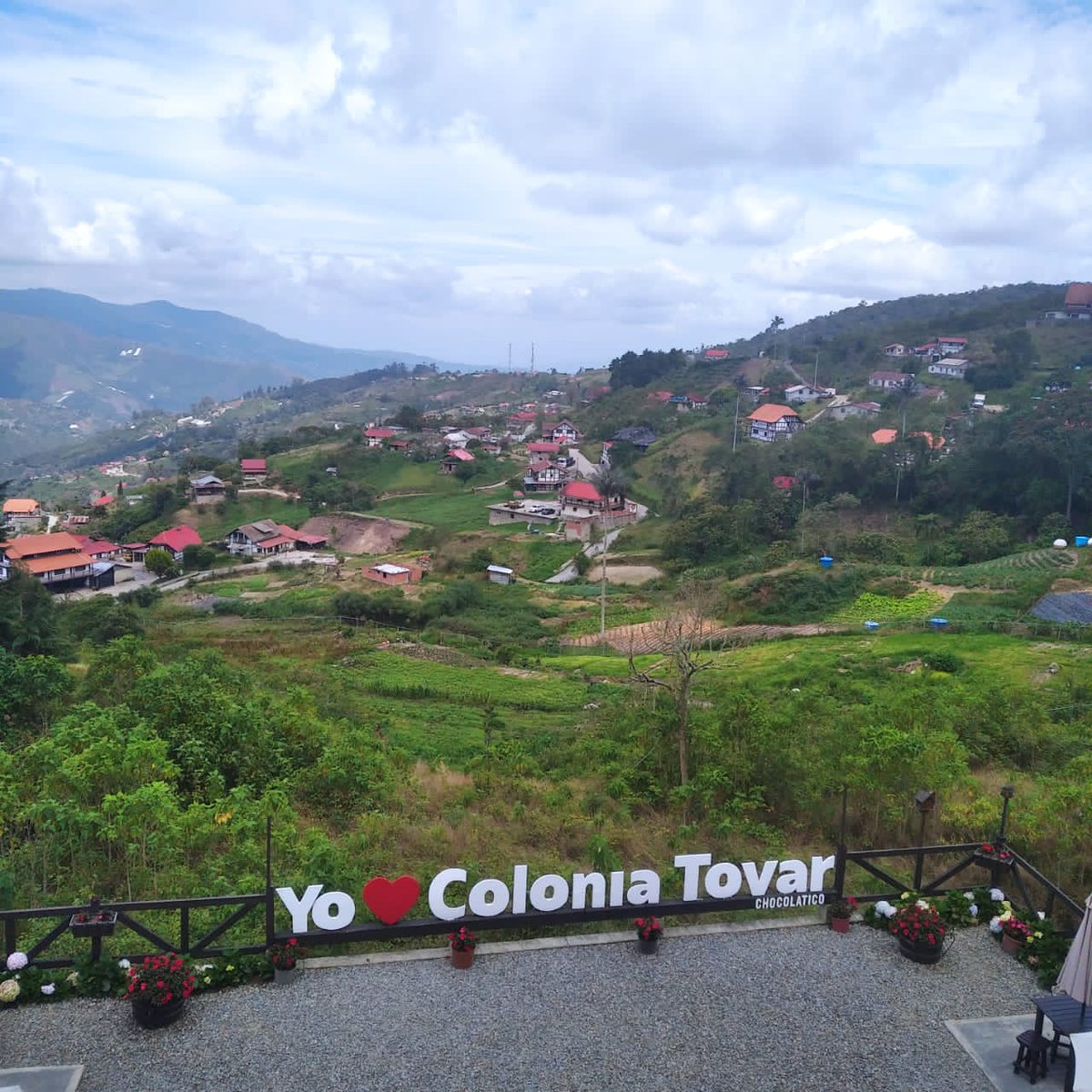 fernandokawy's tweet photo. Lugares emblemáticos de mi país la gran Colonia Tovar, un pedacito de Alemania en Venezuela. Se los recomiendo. Lo maximo https://t.co/Tj8sm0AVrK