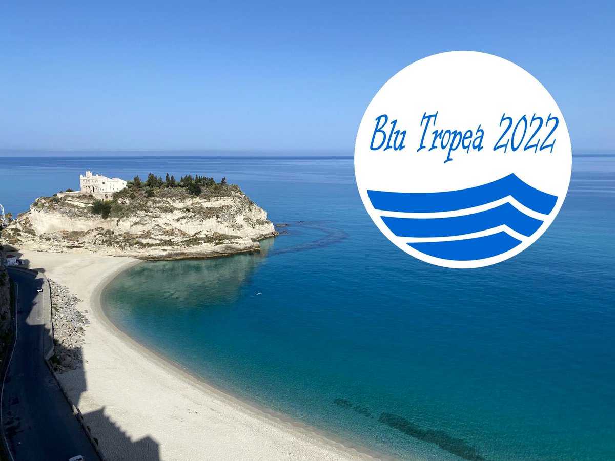 ProntoEstate's tweet image. Buongiorno ☀️ #Tropea si aggiudica la “bandiera blu” per il terzo anno consecutivo... Il rispetto del mare e dell’ambiente sono fondamentali 🌈 Orgogliosi della nostra #Calabria 💙 e del nostro splendido mare 💙 🌊 #bandierablu2022 #suditalia #viaggi